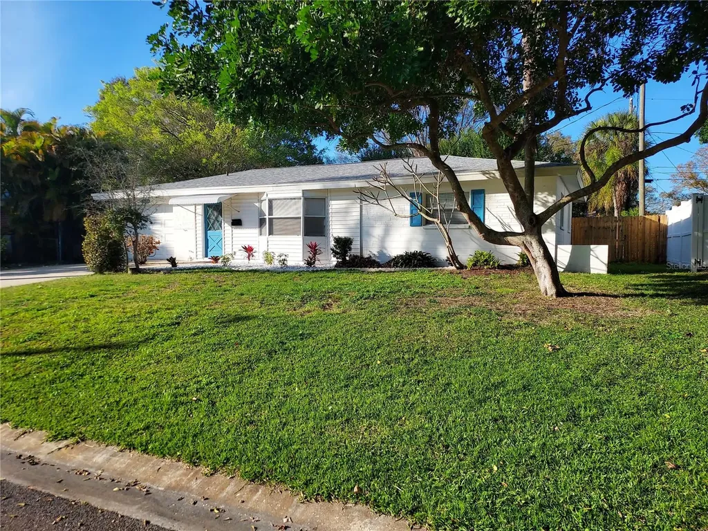 7679 31st Avenue N St Petersburg FL 33710
