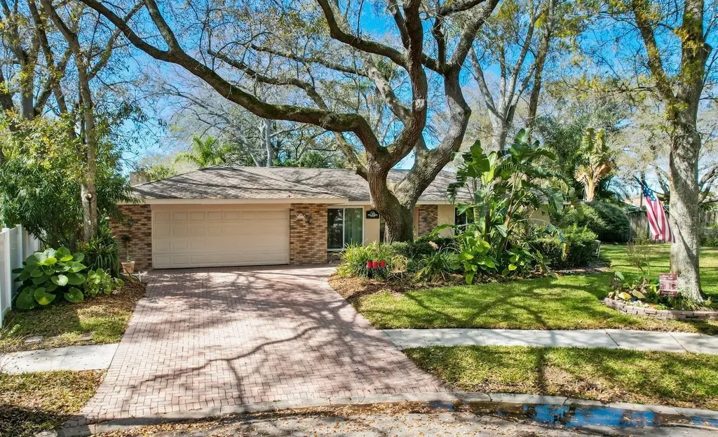2051 Kingston Court Clearwater FL 33764