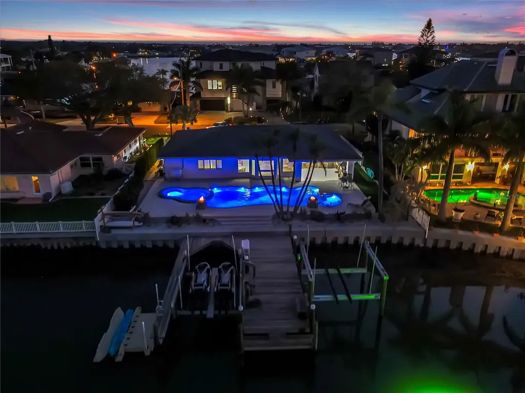 906 Oakwood Drive Largo FL 33770