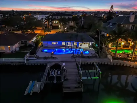 906 Oakwood Drive Largo FL 33770