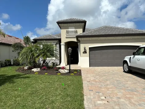 5720 Cheech Glen Bradenton FL 34211