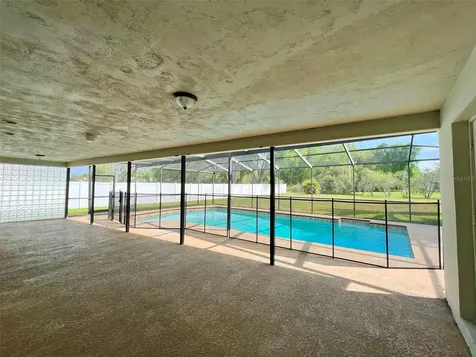 9207 Regents Park Drive Tampa FL 33647