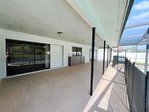 9207 Regents Park Drive Tampa FL 33647
