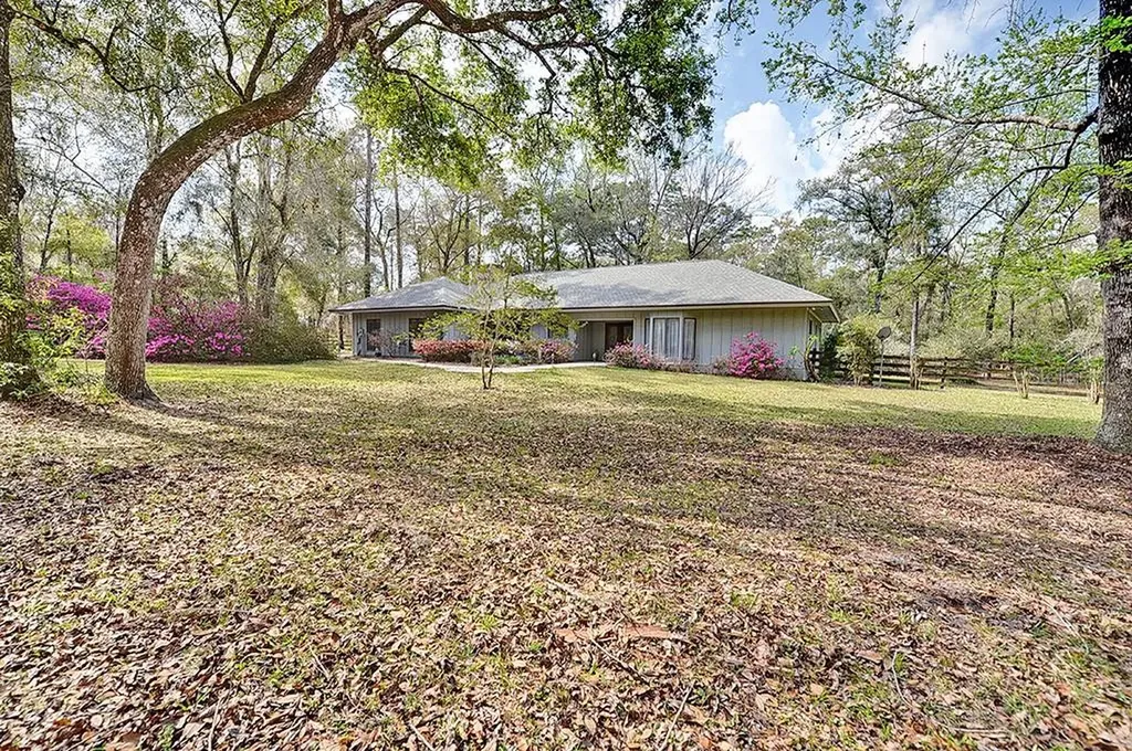 22347 Golden Retriever Lane Brooksville FL 34601