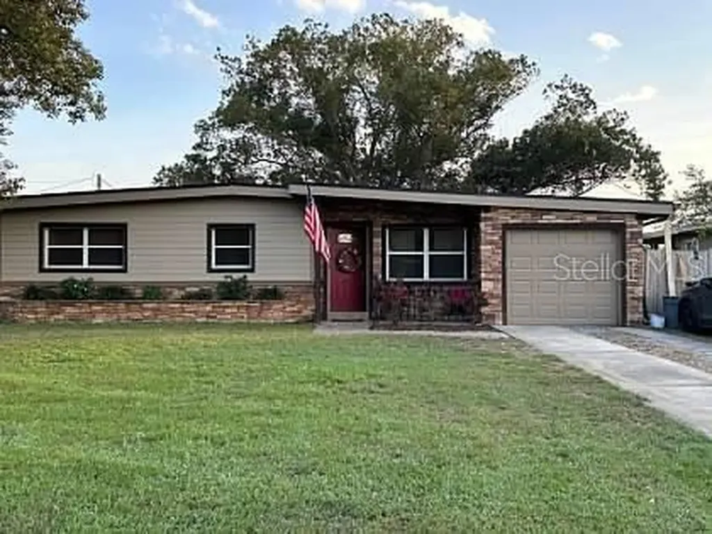 420 E 6th Street Chuluota FL 32766