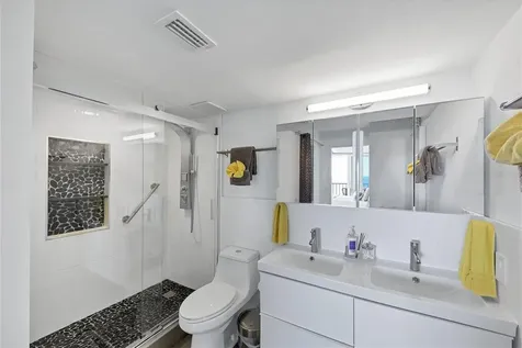 20 Whispering Sands Drive Sarasota FL 34242