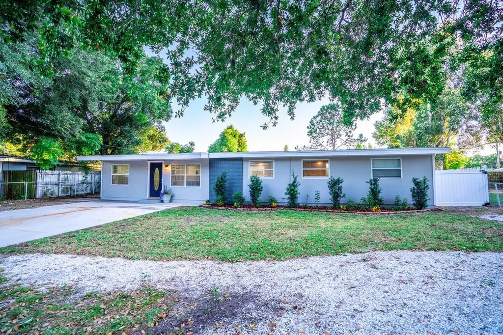 4104 W Bay Avenue Tampa FL 33616