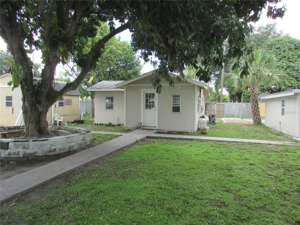 2065 28th Avenue N St Petersburg FL 33713