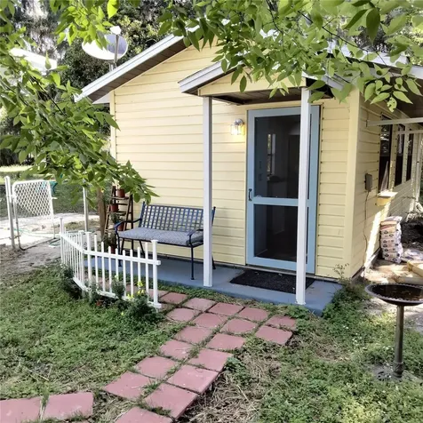4045 Cr 402a Lake Panasoffkee FL 33538