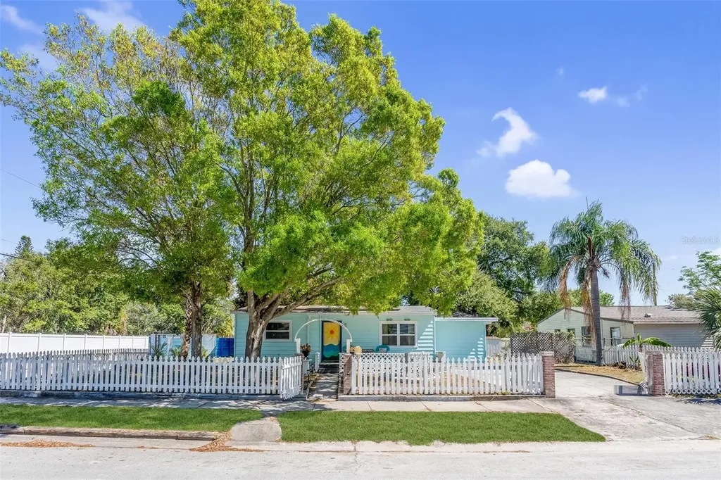 518 Braddock Street S St Petersburg FL 33707