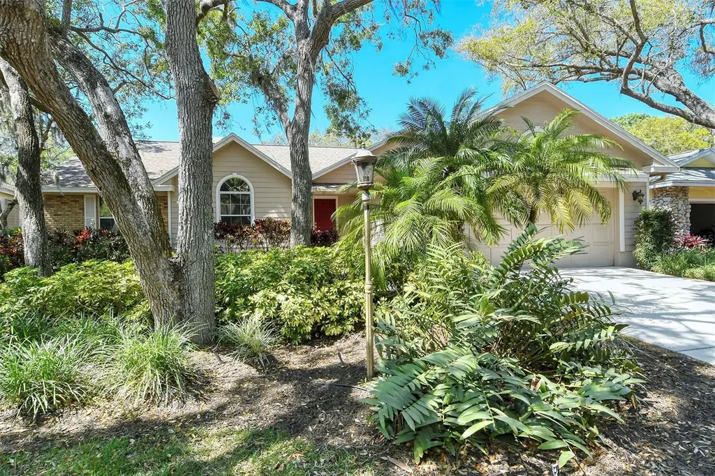 826 Hampton Wood Court Sarasota FL 34232