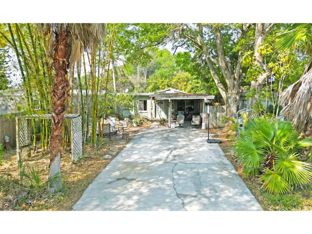 7545 35th Avenue N St Petersburg FL 33710