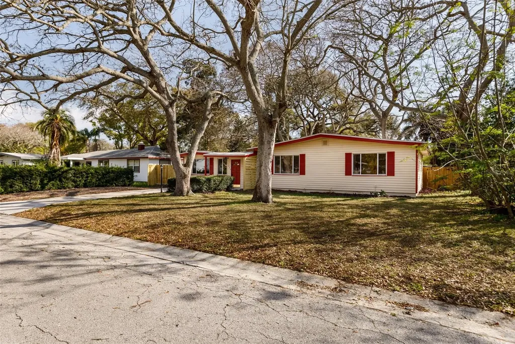 7250 Lynnwood Avenue N St Petersburg FL 33710