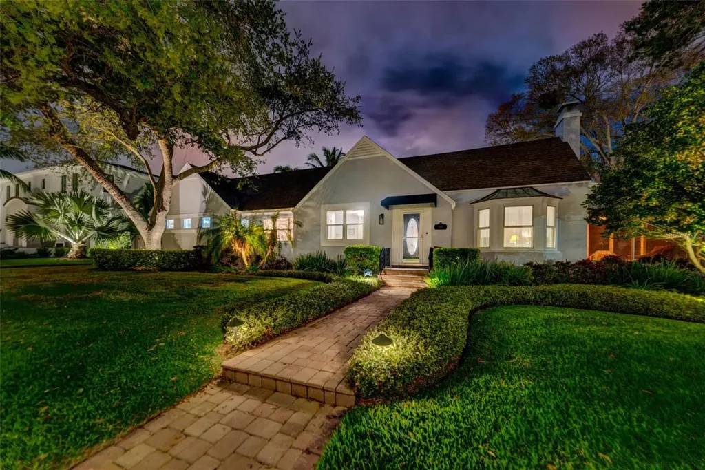 555 21st Avenue NE St Petersburg FL 33704