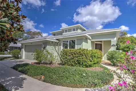 2425 Woodlawn Circle E St Petersburg FL 33704