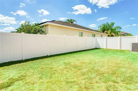 528 Laguna Mill Drive Ruskin FL 33570