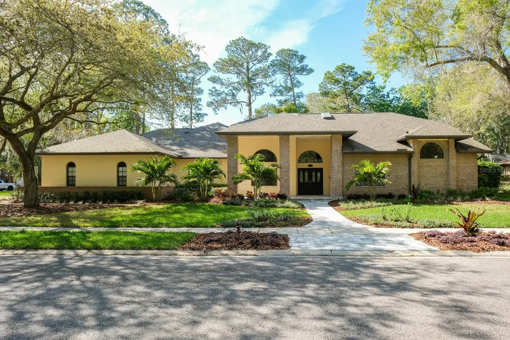 130 Woodglen Court Oldsmar FL 34677