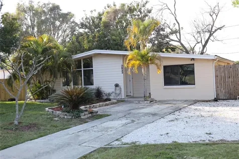 3933 Neptune Drive SE St Petersburg FL 33705