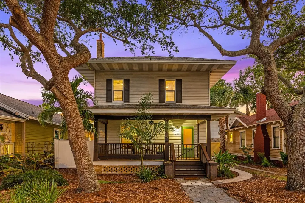 220 8th Avenue NE St Petersburg FL 33701