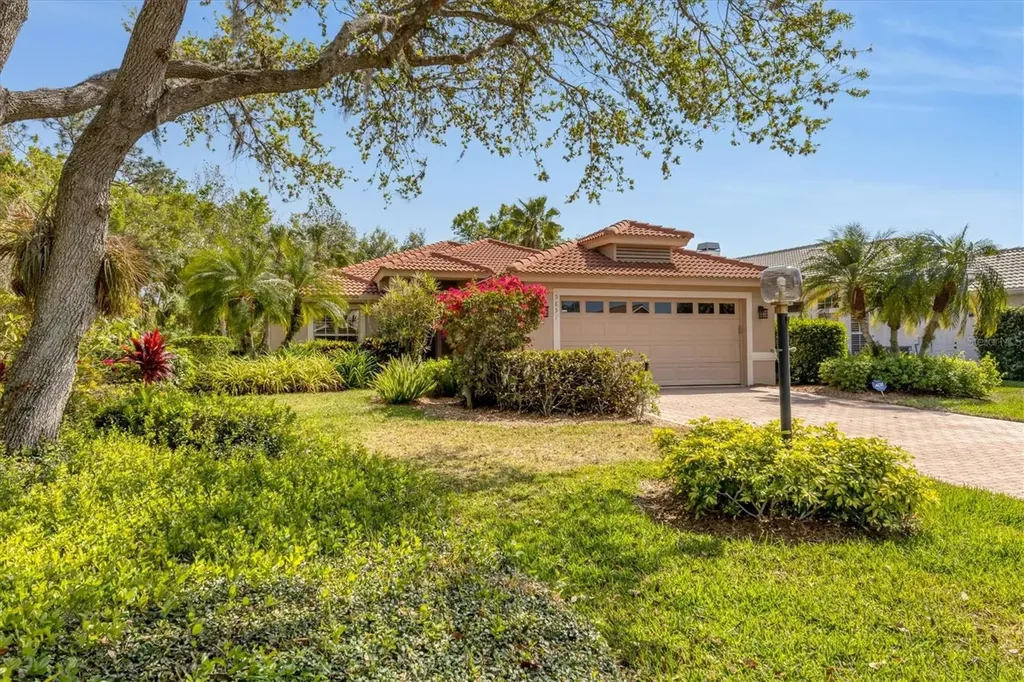 5851 Fairwoods Circle Sarasota FL 34243