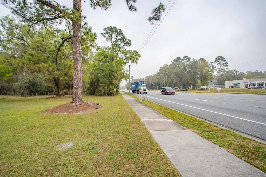 6004 SE Us Highway 301 Hawthorne FL 32640