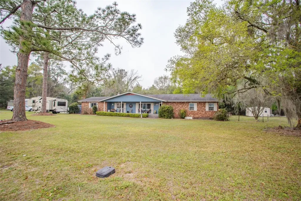 6004 SE Us Highway 301 Hawthorne FL 32640