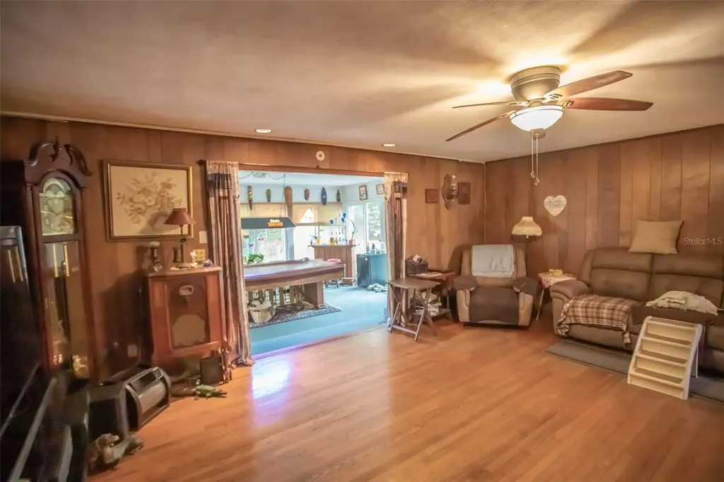 6004 SE Us Highway 301 Hawthorne FL 32640