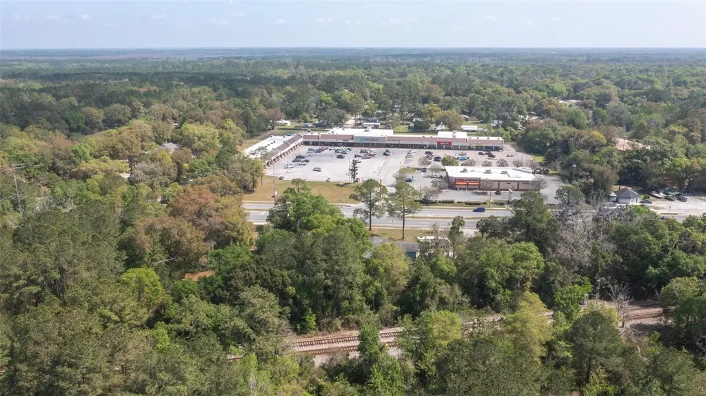 6004 SE Us Highway 301 Hawthorne FL 32640