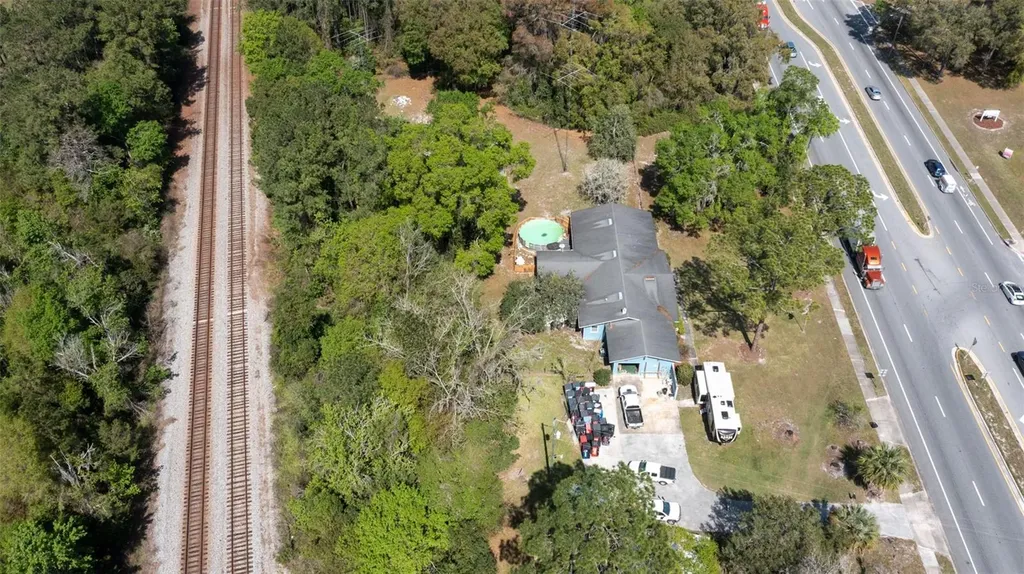 6004 SE Us Highway 301 Hawthorne FL 32640