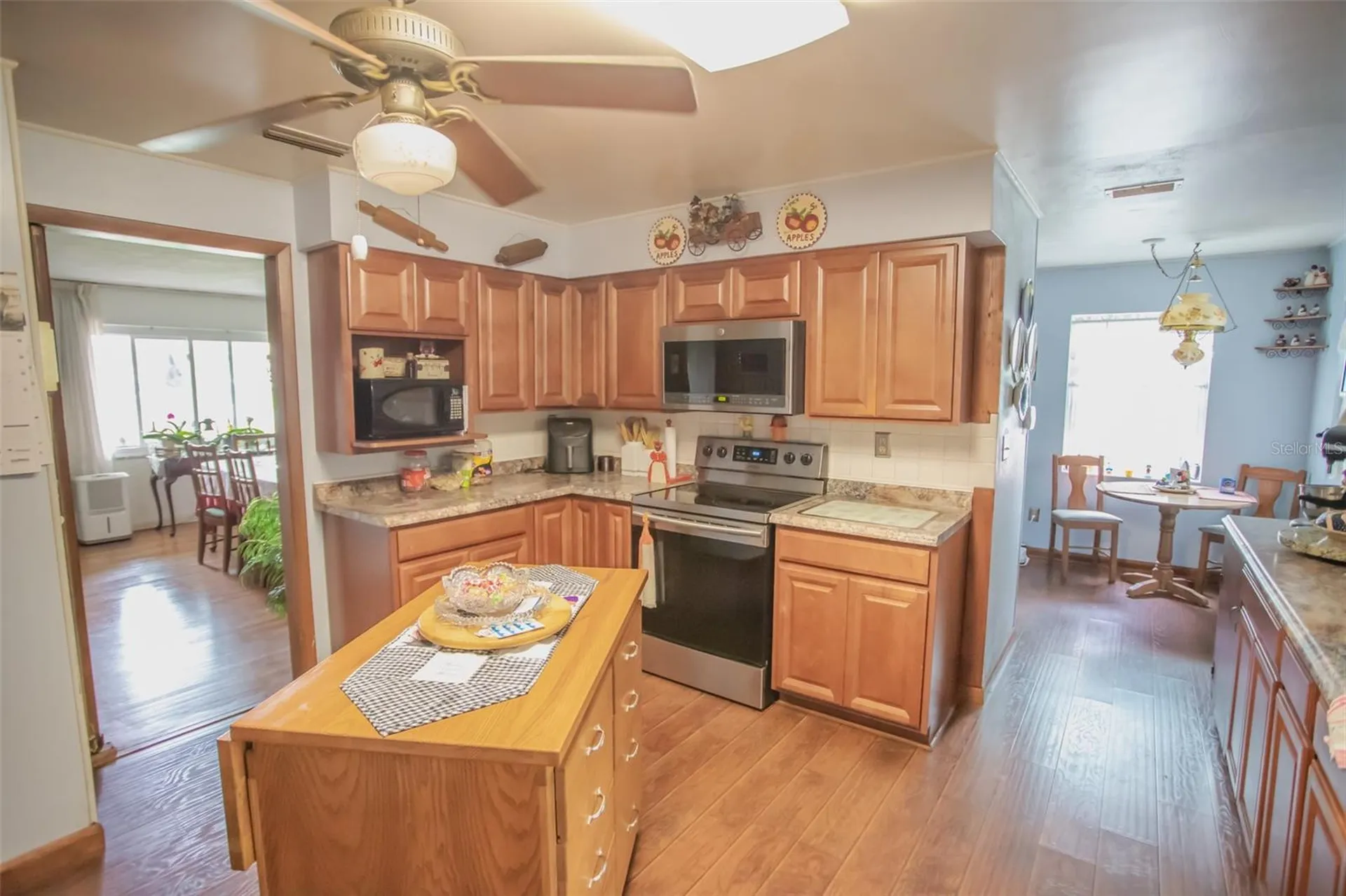 6004 SE Us Highway 301 Hawthorne FL 32640