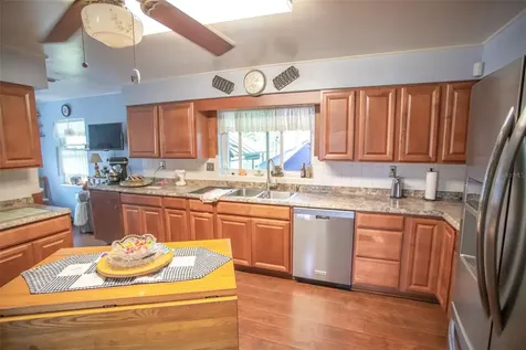 6004 SE Us Highway 301 Hawthorne FL 32640