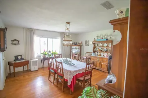 6004 SE Us Highway 301 Hawthorne FL 32640