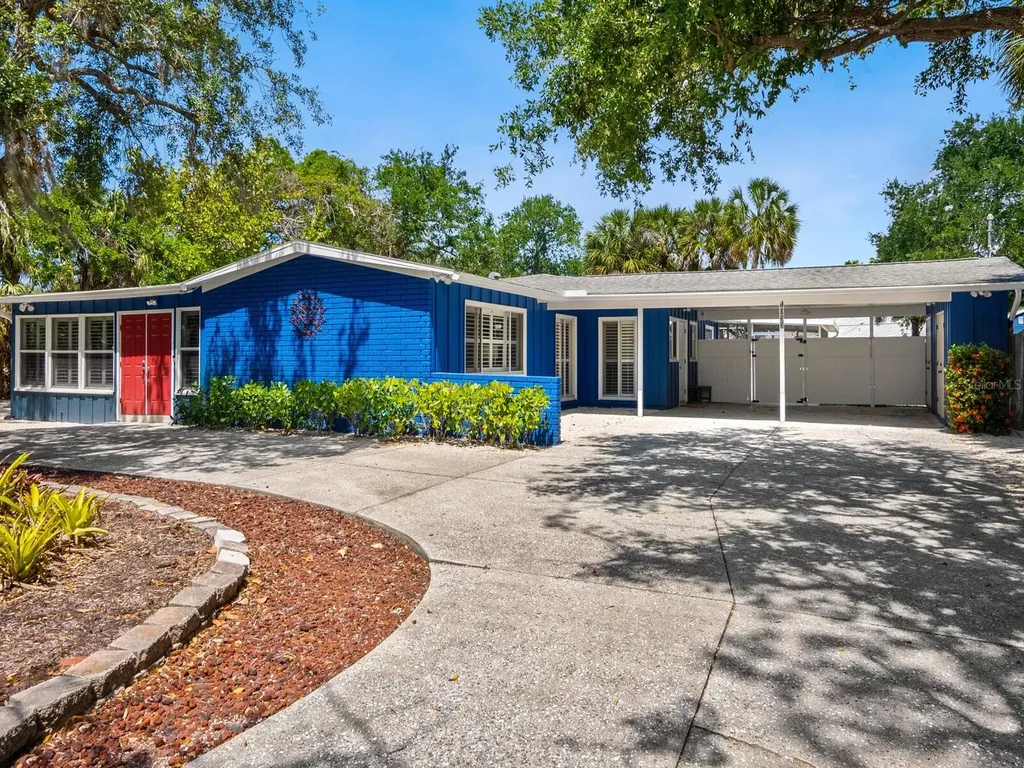 1033 Shadow Lawn Way Sarasota FL 34242