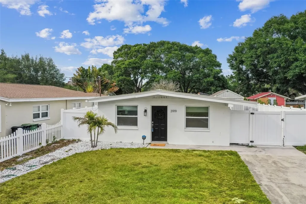 3919 W Bay Avenue Tampa FL 33616