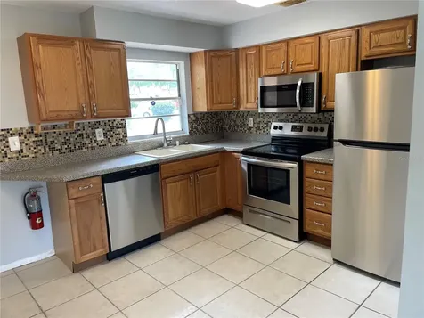 240 W 10th Street Apopka FL 32703