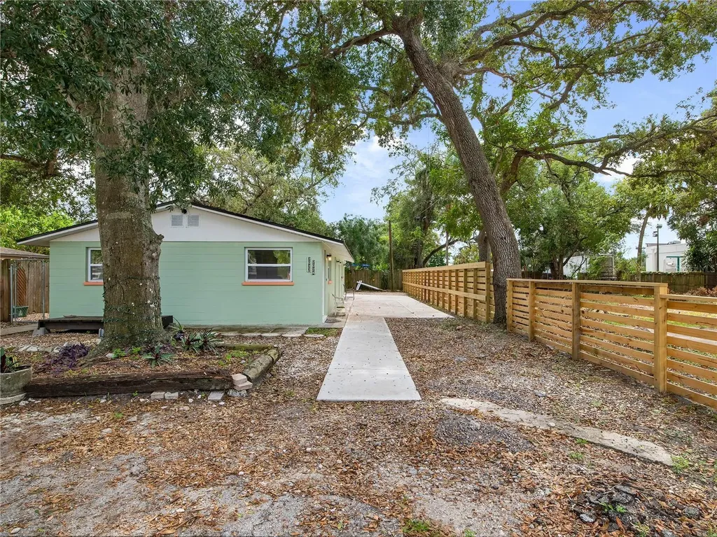 2022 9th Street Sarasota FL 34237