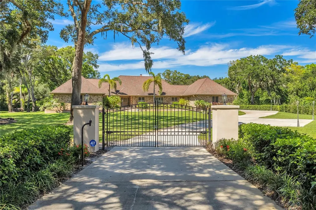 2350 NE Coachman Road Clearwater FL 33765