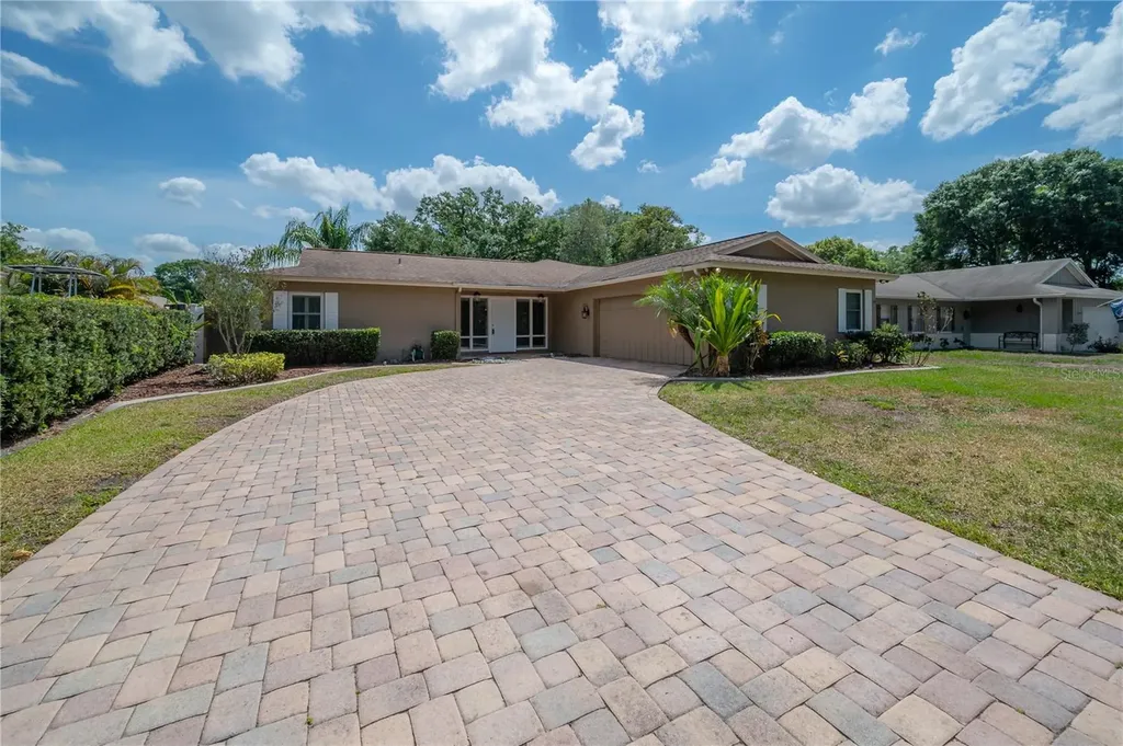 14027 Cherry Lake Drive Tampa FL 33618