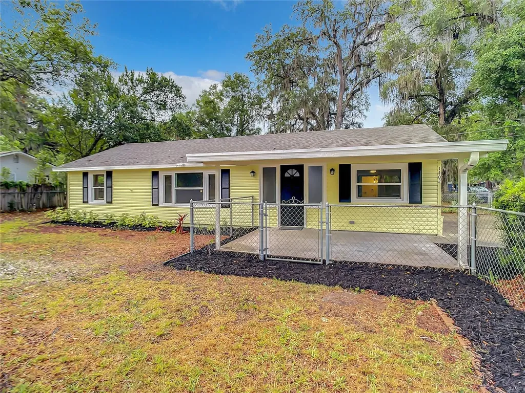 1402 E Voorhis Avenue Deland FL 32724