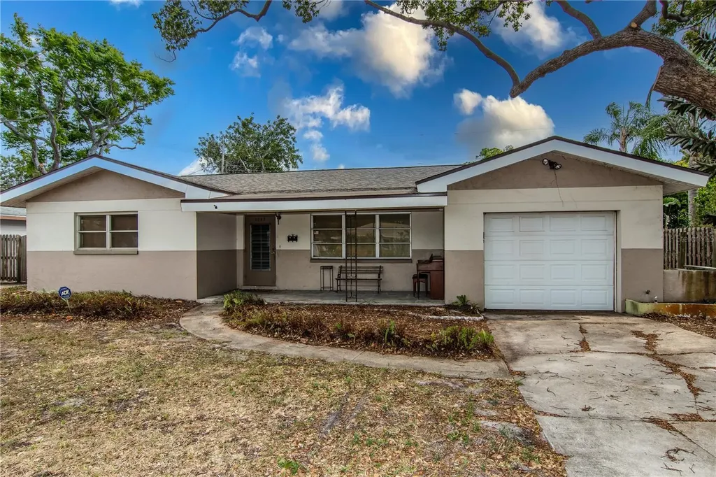 1022 63rd Avenue S St Petersburg FL 33705