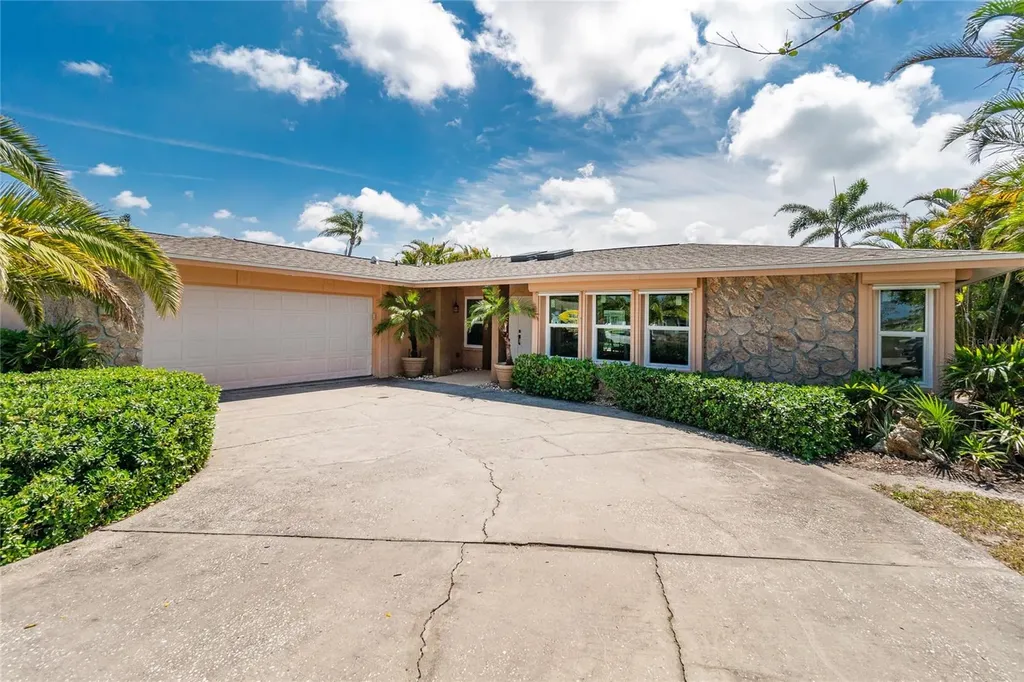 81 Oakland Hills Court Rotonda West FL 33947