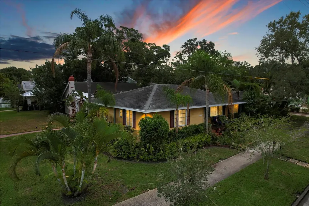 1529 12th Street N St Petersburg FL 33704