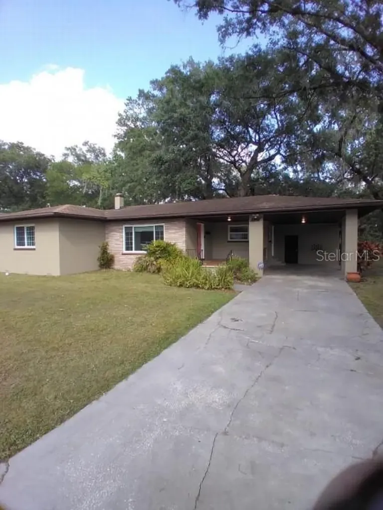 1002 N Pennsylvania Avenue Plant City FL 33563