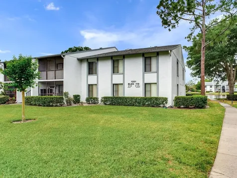 1261 Pine Ridge Circle W Tarpon Springs FL 34688