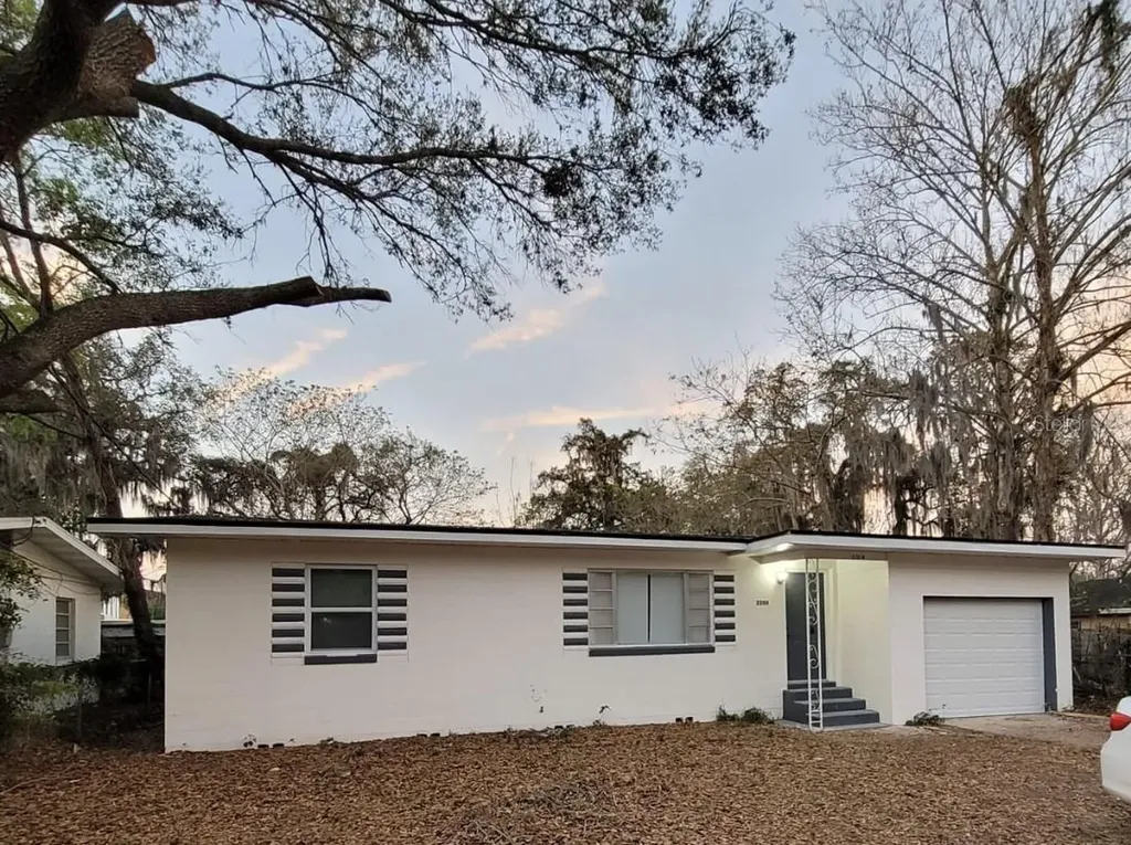 2204 Mahoney Avenue Leesburg FL 34748