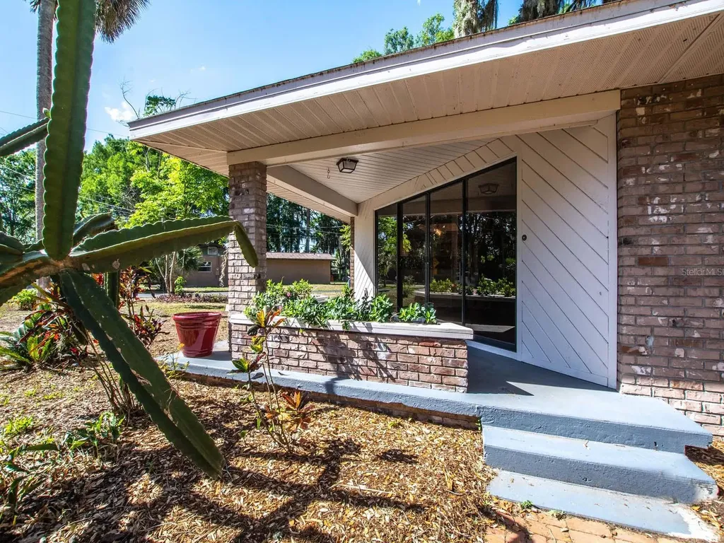 30715 Cove Road Tavares FL 32778