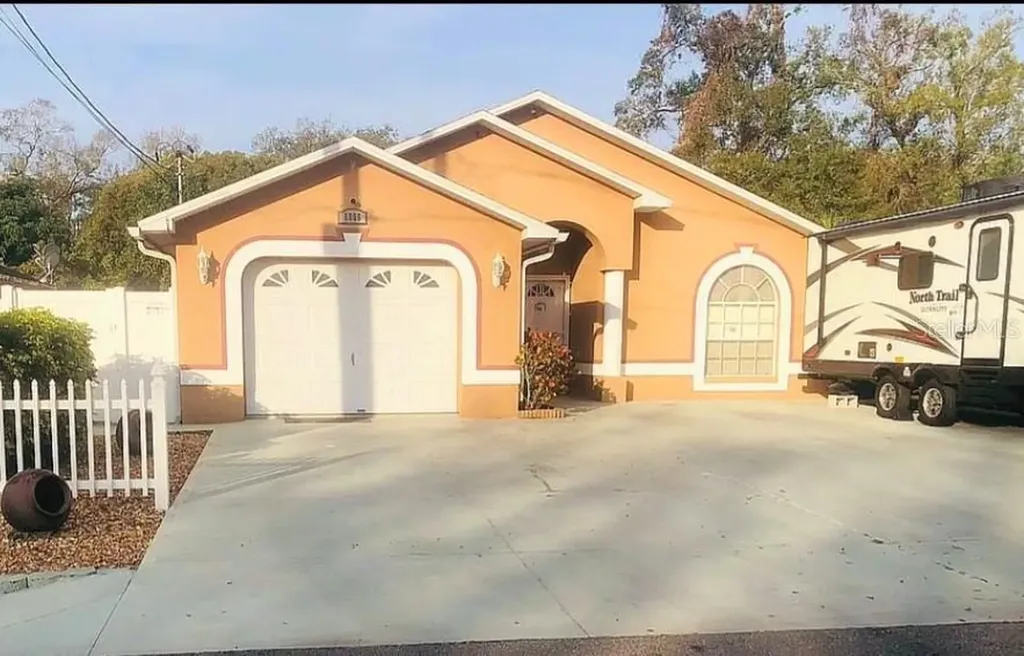 6806 N Clearview Avenue Tampa FL 33614