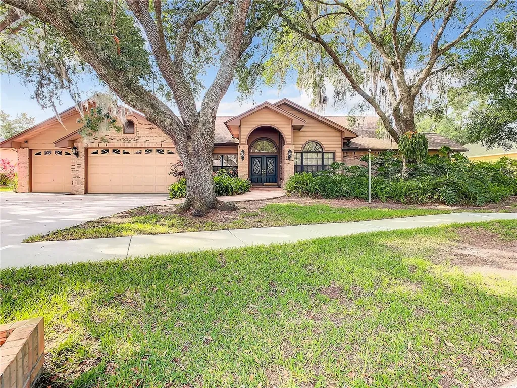 2107 Heritage Crest Drive Valrico FL 33594