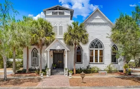 425 E Citrus Avenue Eustis FL 32726