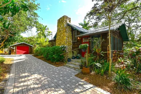 1647 Catalonia Lane Sarasota FL 34239